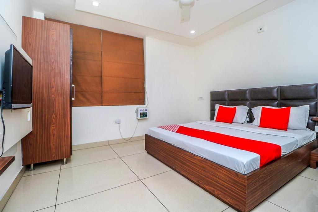 Hotel Sartaj Λουντιάνα Εξωτερικό φωτογραφία