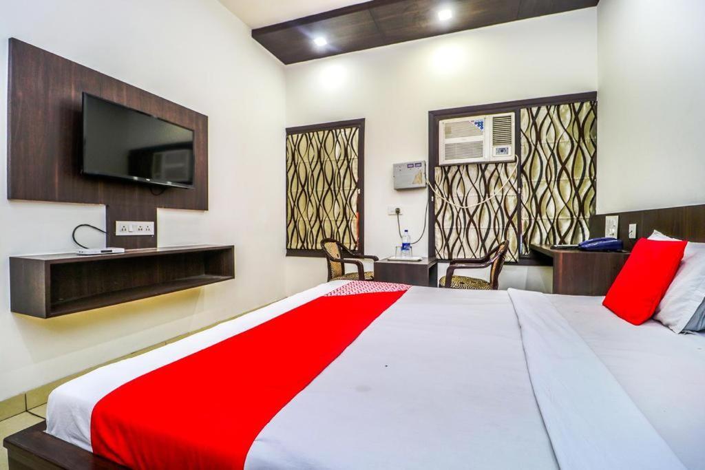Hotel Sartaj Λουντιάνα Εξωτερικό φωτογραφία